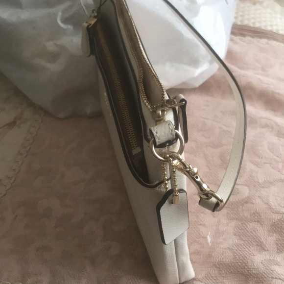 Coach cream mini bag with detachable pouch used - Picture 6 of 13